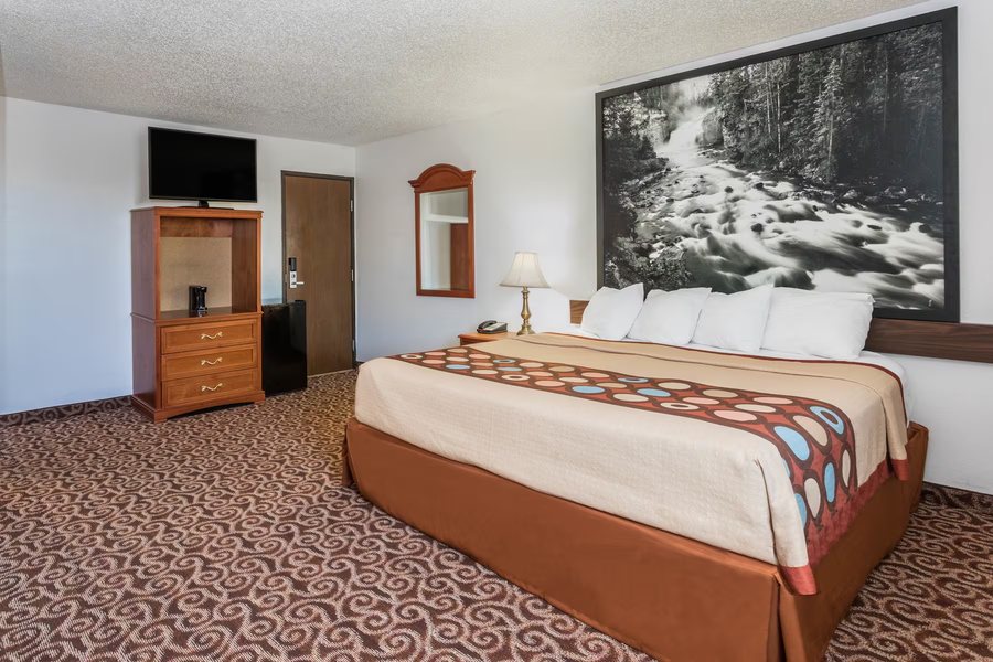 Super 8 by Wyndham Gillette — Guest room