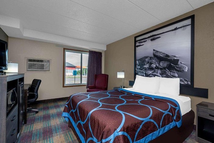 Super 8 by Wyndham Glenwood — Guest room