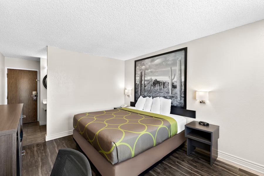 Super 8 by Wyndham Goodyear Phoenix Area — Guest room