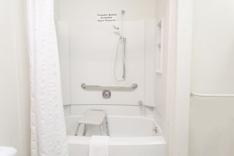 Super 8 by Wyndham Grand Junction Colorado — Bathroom