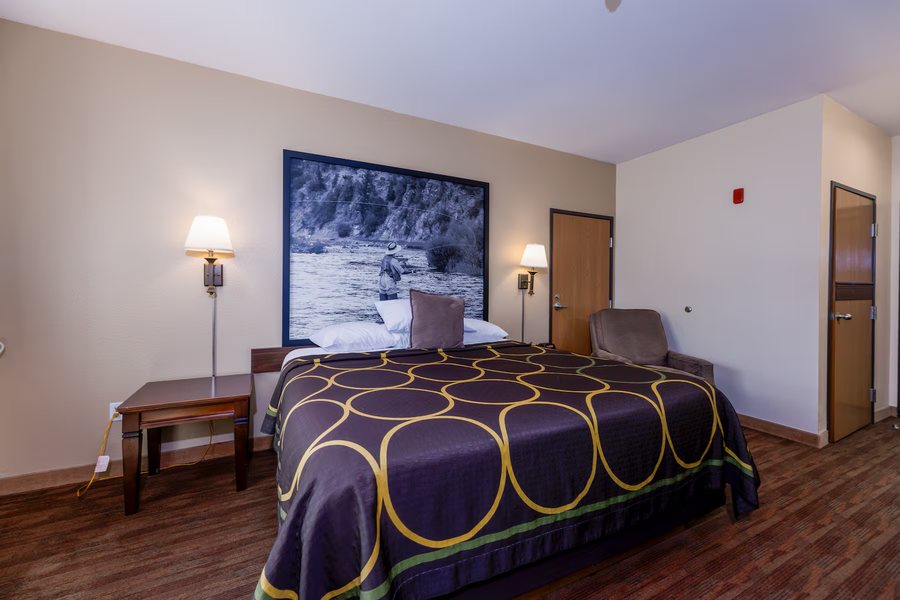 Super 8 by Wyndham Grangeville — Guest room