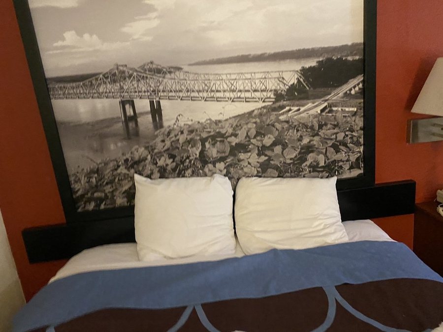 Super 8 by Wyndham Hattiesburg South — Guest room