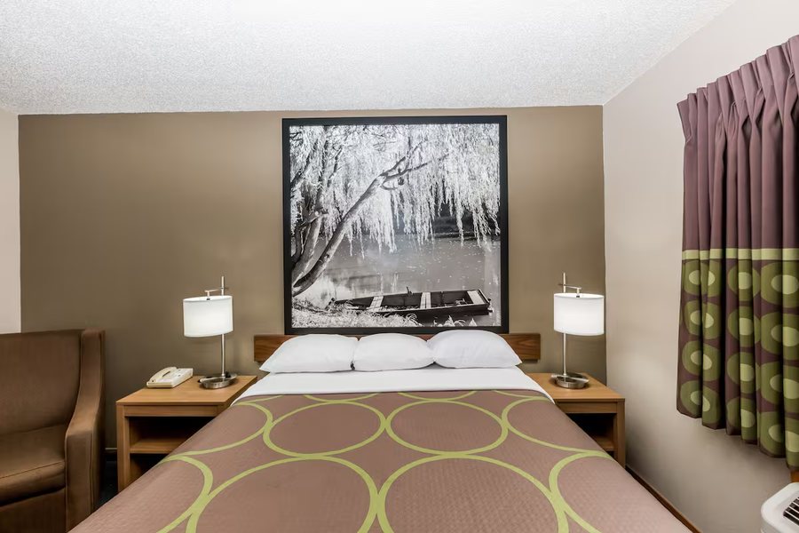 Super 8 by Wyndham Hays KS — Guest room
