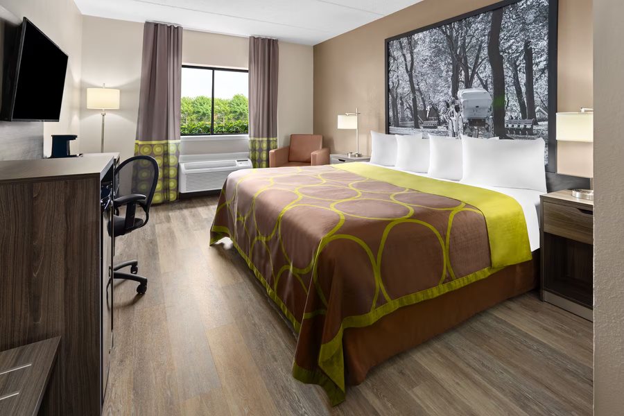 Super 8 by Wyndham Henrietta Rochester Area — Guest room