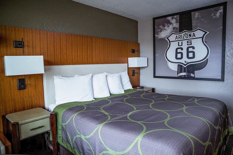 Super 8 by Wyndham Holbrook — Guest room