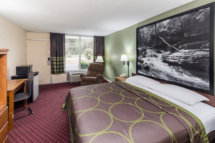 Super 8 by Wyndham Hope — Guest room