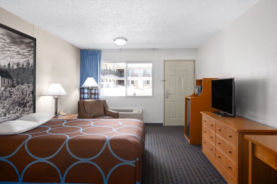 Super 8 By Wyndham Hotels — Guest room