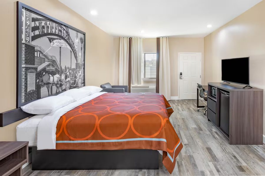 Super 8 by Wyndham Houston Northwest Cypress — Guest room