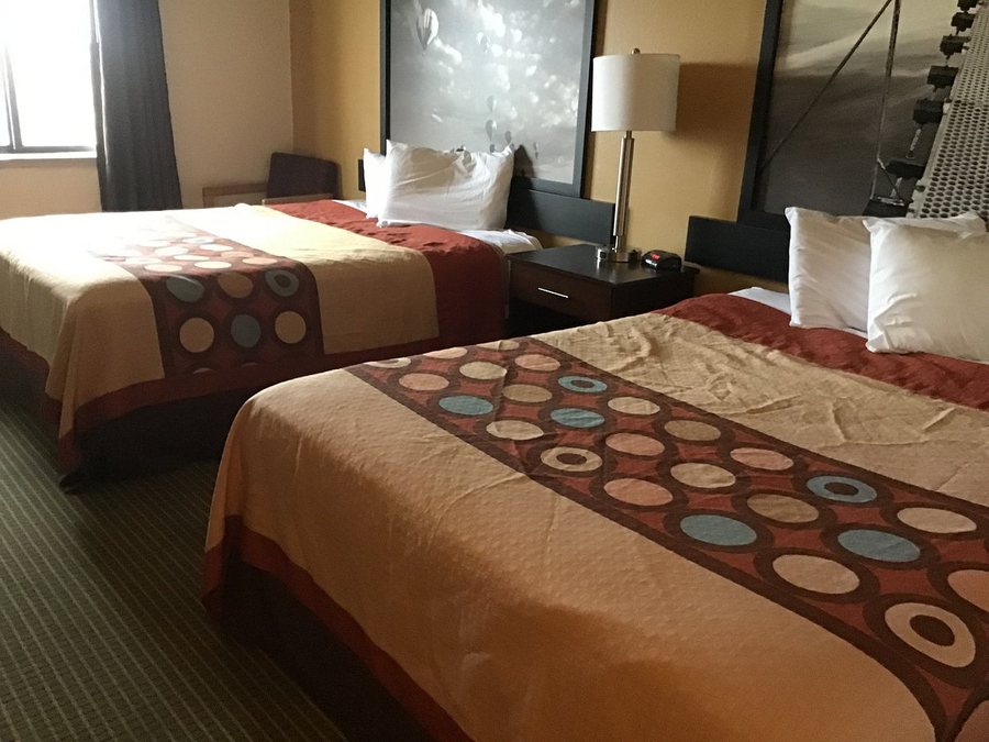 Super 8 by Wyndham Idaho Falls — Guest room