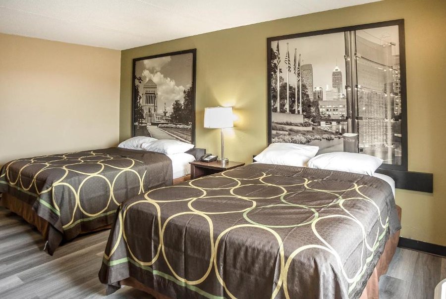 Super 8 by Wyndham Indianapolis South — Guest room