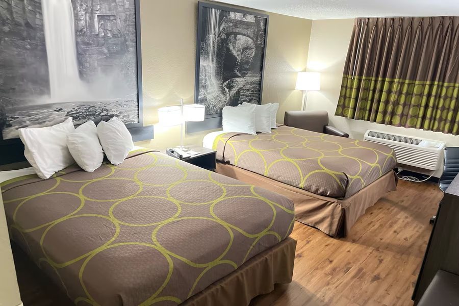 Super 8 by Wyndham Ithaca — Guest room