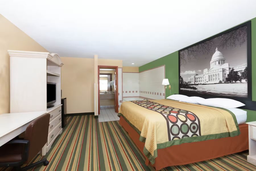 Super 8 by Wyndham Jacksonville AR — Guest room