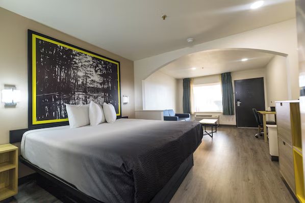 Super 8 By Wyndham Jasper Texas — Guest room
