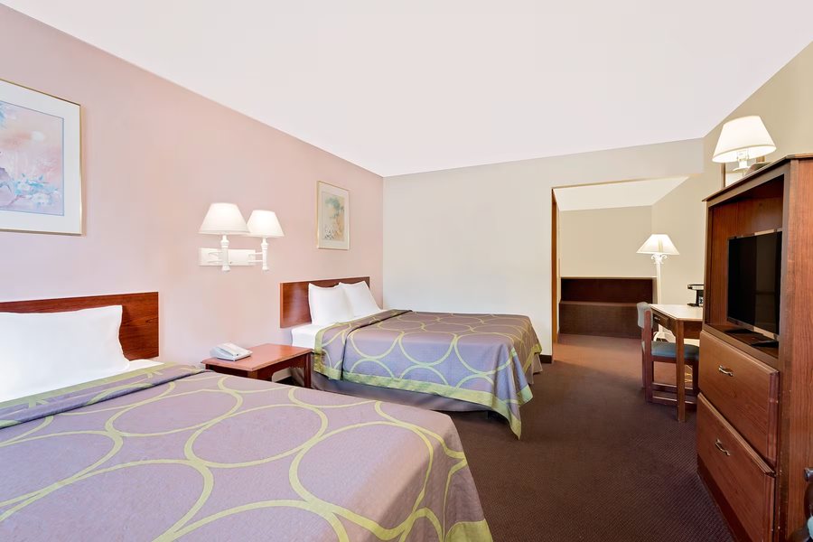 Super 8 by Wyndham Keystone Mt Rushmore — Guest room