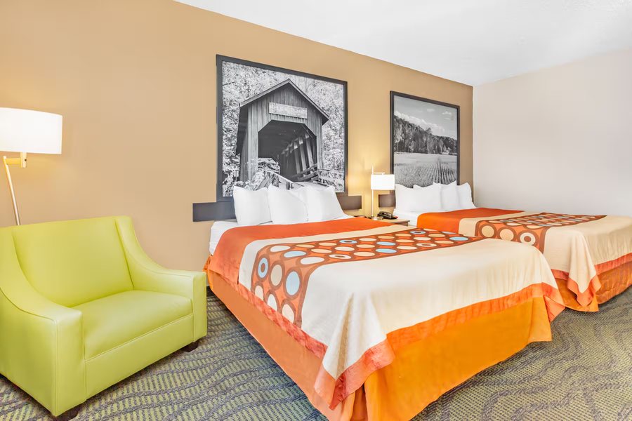 Super 8 By Wyndham Kokomo — Guest room
