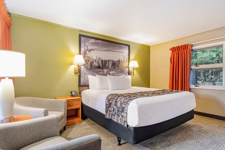 Super 8 by Wyndham Lake George Downtown — Guest room