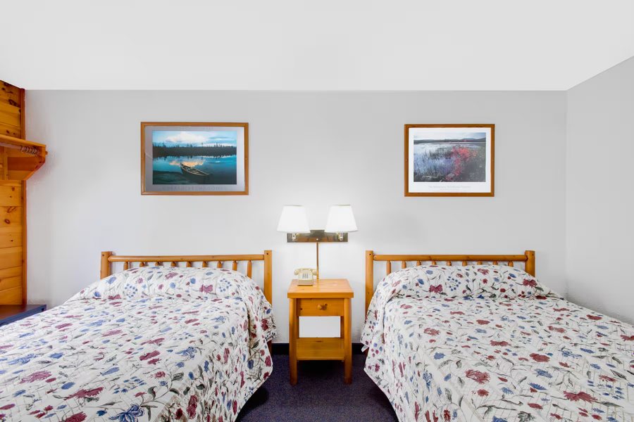 Super 8 by Wyndham Lake George Warrensburg Area — Guest room