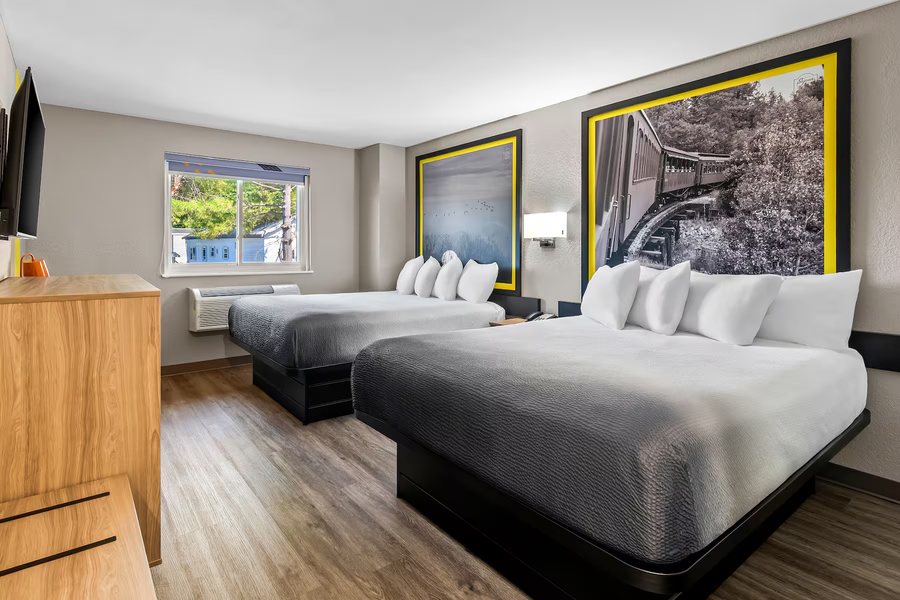 Super 8 by Wyndham Lewiston — Guest room