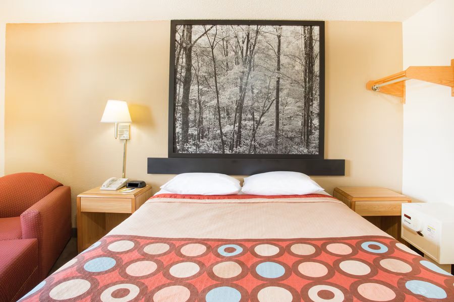 Super 8 by Wyndham Lexington VA — Guest room