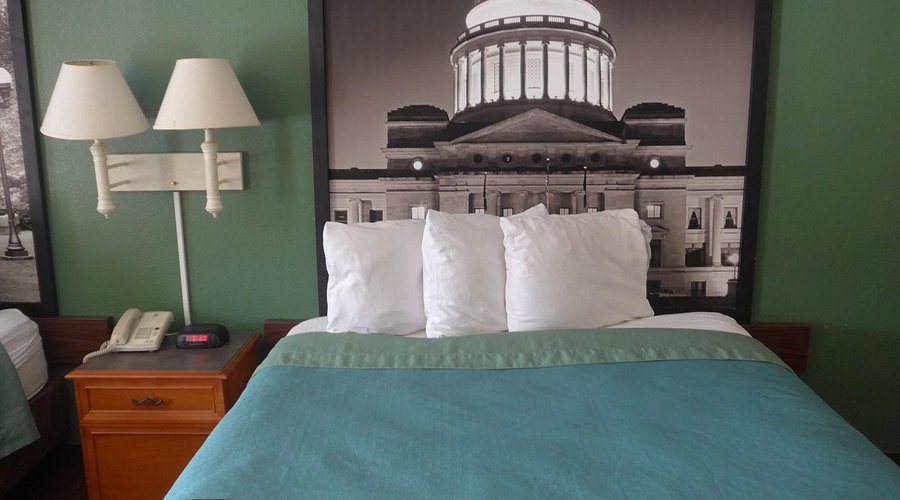 Super 8 by Wyndham Little Rock Otter Creek — Guest room