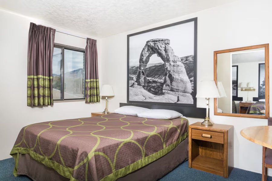 Super 8 by Wyndham Logan — Guest room