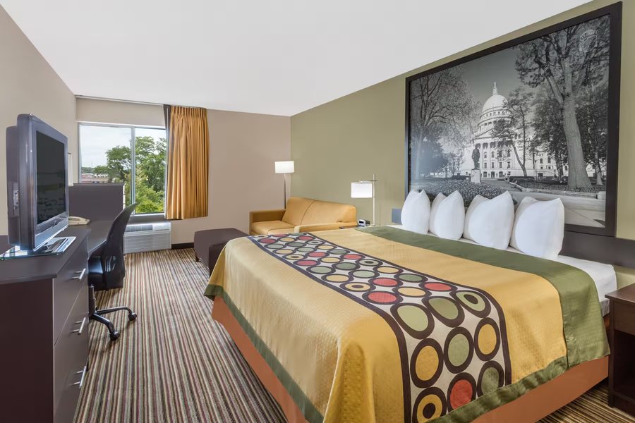 Super 8 by Wyndham Madison Hanover Area — Guest room
