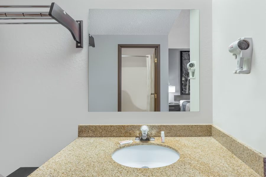 Super 8 by Wyndham Madison South — Bathroom