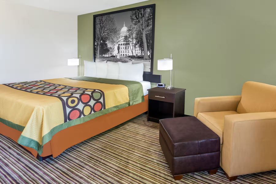 Super 8 by Wyndham Madison South — Guest room