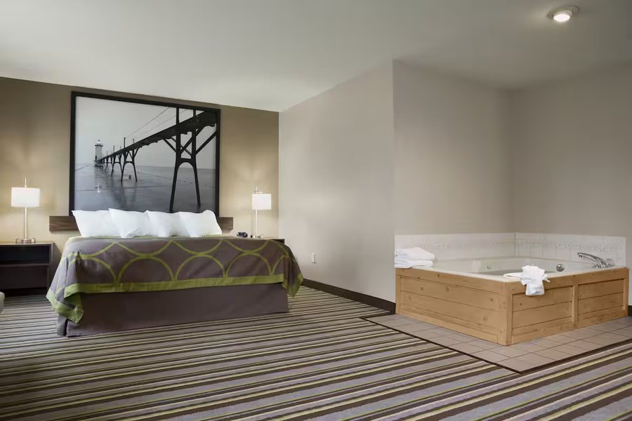 Super 8 by Wyndham Manistee — Guest room