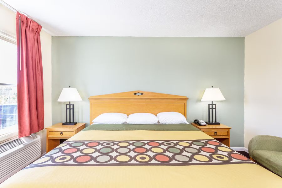 Super 8 by Wyndham Manning — Guest room
