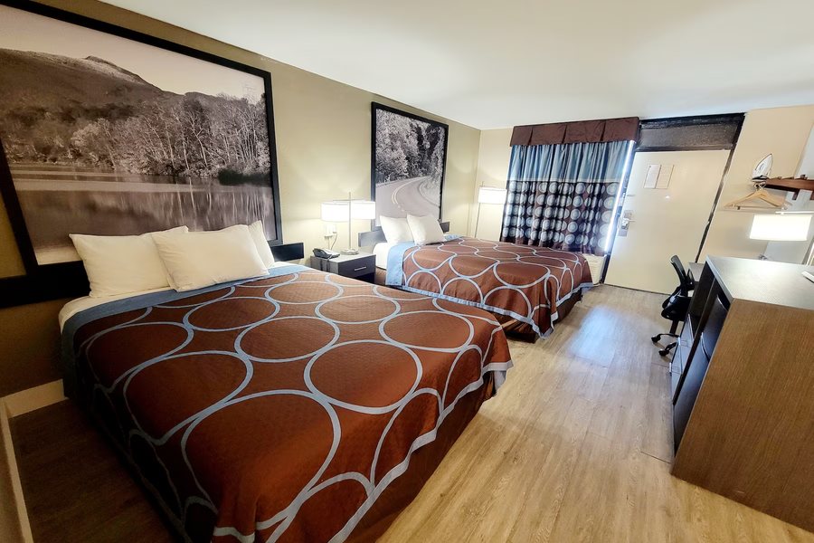 Super 8 by Wyndham Marion — Guest room