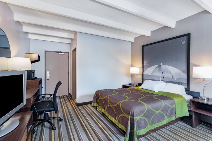 Super 8 By Wyndham Melbourne — Guest room