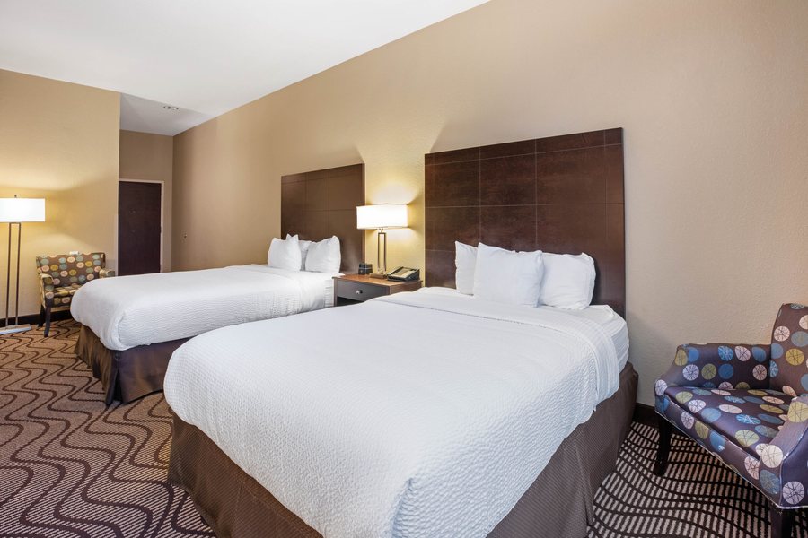 Super 8 by Wyndham Meridian — Guest room