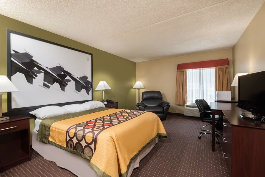 Super 8 by Wyndham Miamisburg Dayton S Area OH — Guest room