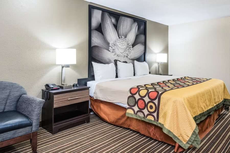 Super 8 by Wyndham Monroe — Guest room