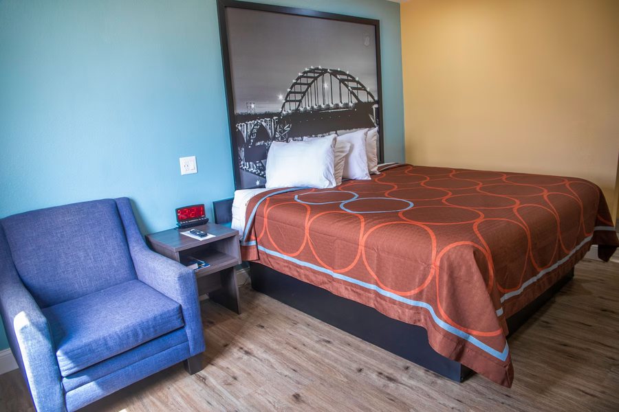 Super 8 by Wyndham Mountain Home — Guest room
