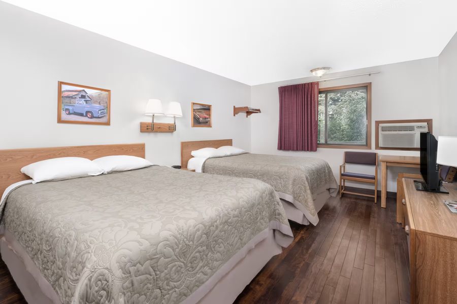 Super 8 by Wyndham Murdo — Guest room