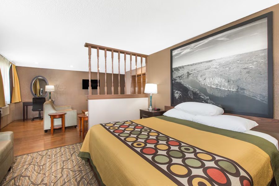 Super 8 by Wyndham Nampa — Guest room