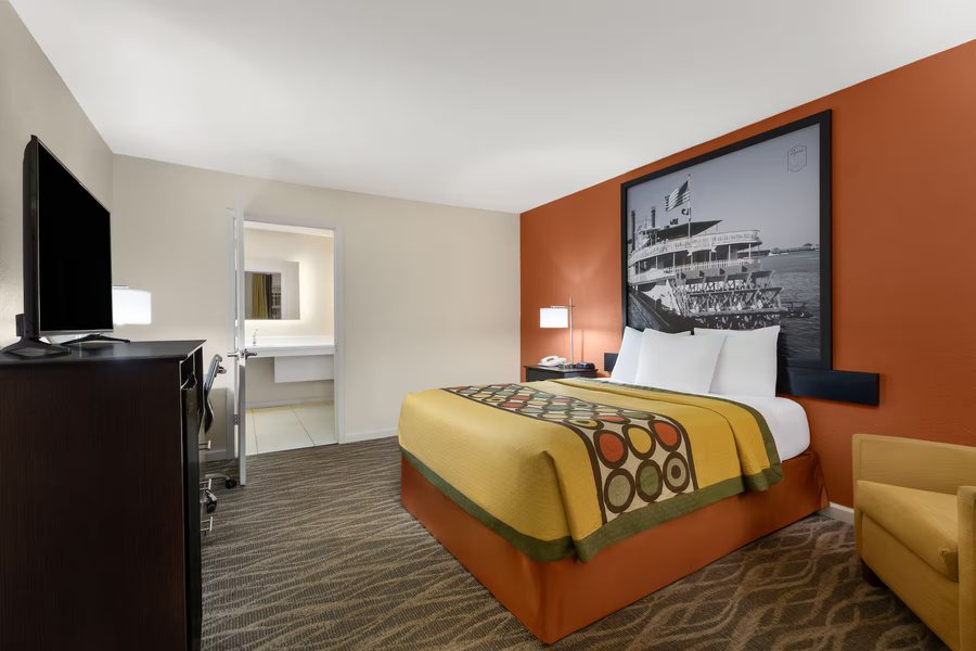 Super 8 by Wyndham New Orleans — Guest room
