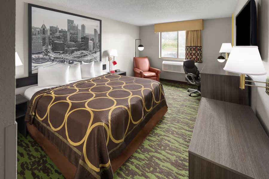 Super 8 by Wyndham New Stanton — Guest room