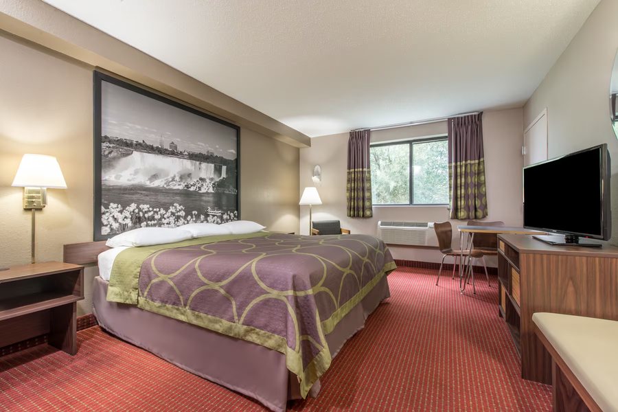 Super 8 by Wyndham Niagara Falls NY — Guest room
