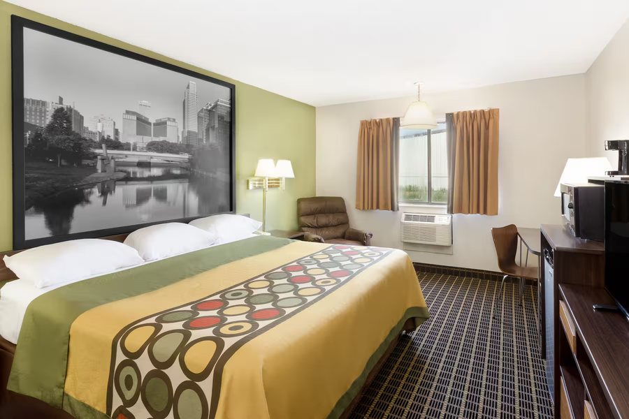 Super 8 by Wyndham Norfolk Chesapeake Bay — Guest room