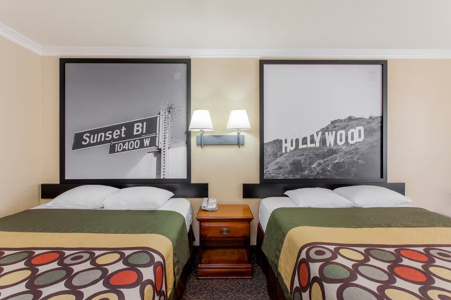 Super 8 by Wyndham North Hollywood Los Angeles California — Guest room