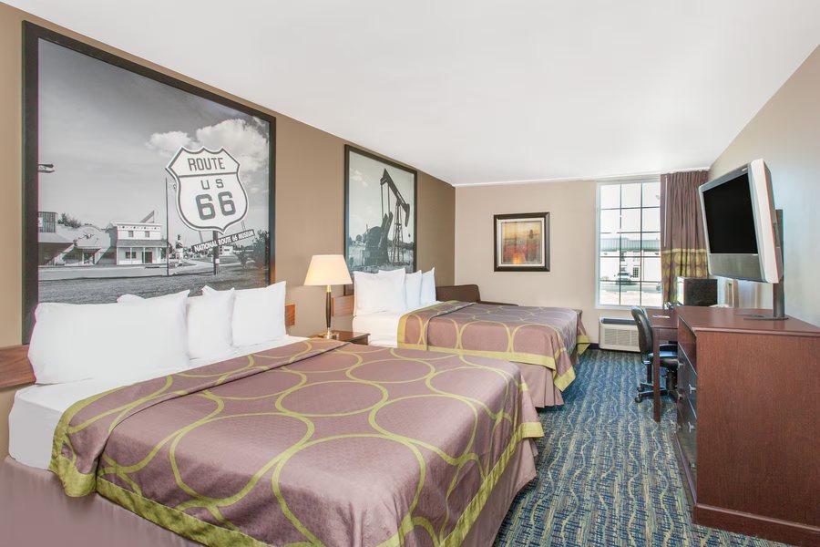 Super 8 by Wyndham Oklahoma City — Guest room