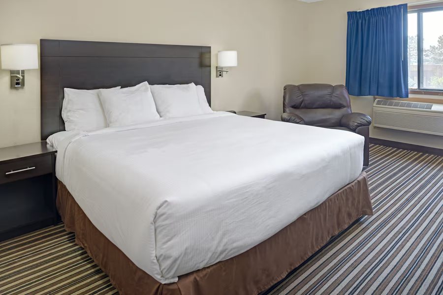 Super 8 by Wyndham Omaha I 80 West — Guest room