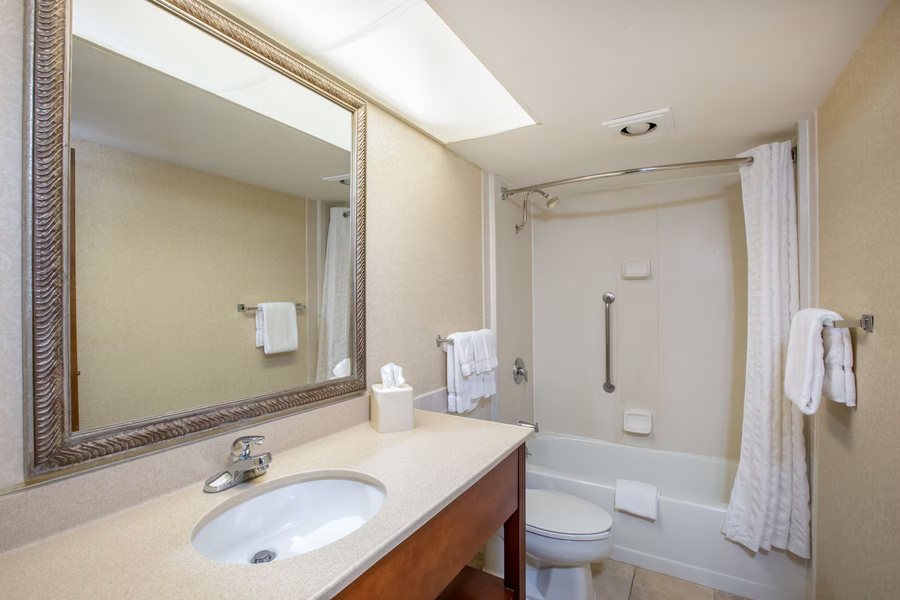 Super 8 by Wyndham Omaha NE — Bathroom