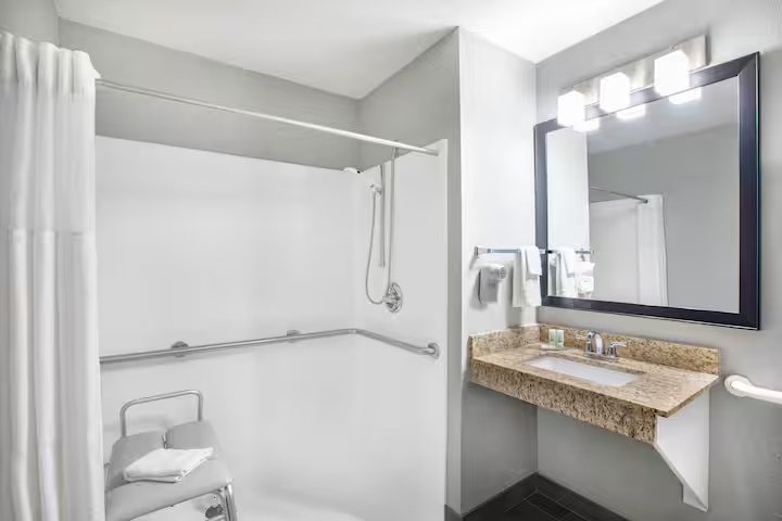Super 8 by Wyndham Pella — Bathroom