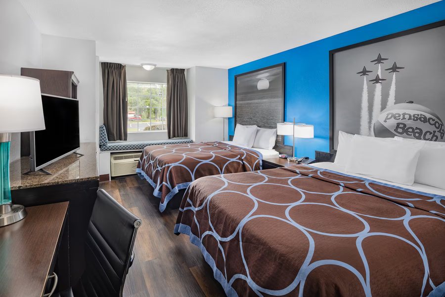 Super 8 by Wyndham Pensacola — Guest room