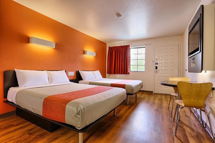 Super 8 by Wyndham Petaluma — Guest room