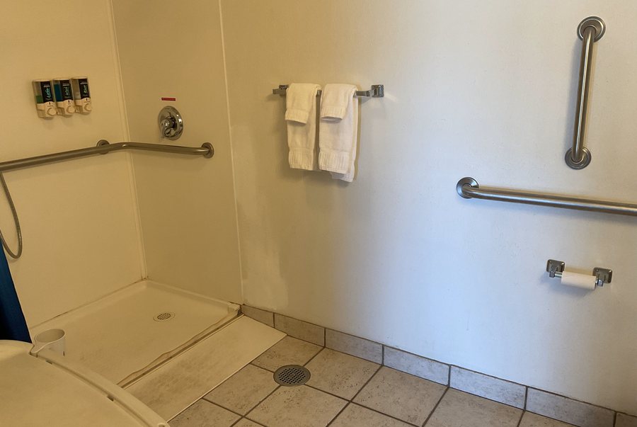 Super 8 by Wyndham Petoskey Petoskey Emmet County Michigan — Bathroom